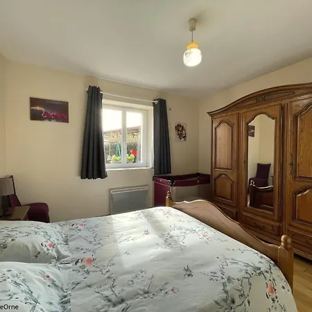 La Chapelle-souëf, 4 Pièces, 6 Personnes - Fr-1-497-91 Hébergement de vacances
